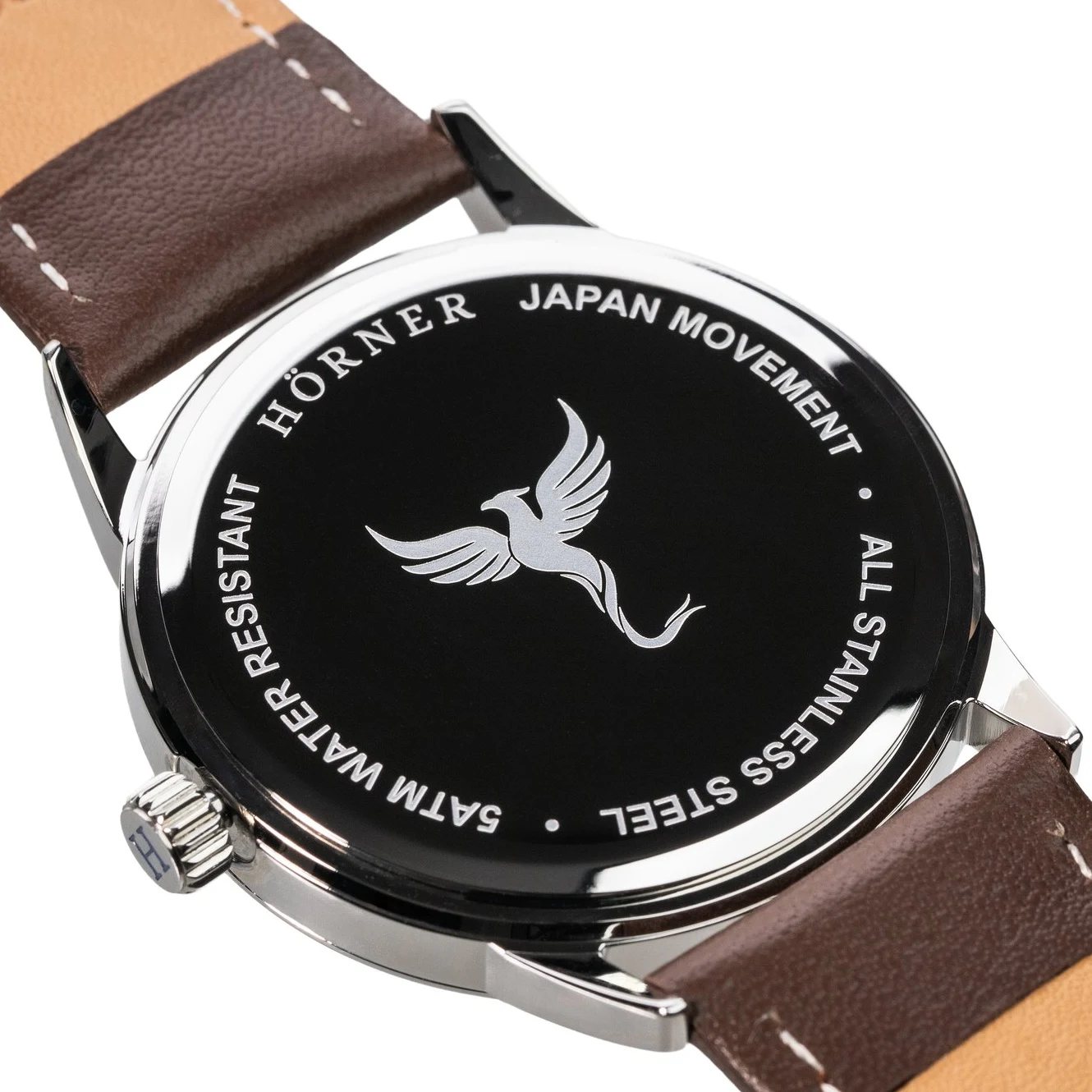 Druckboden der Hörner Nova mit glattem, poliertem Rand und der Prägung 5ATM Water Resistant