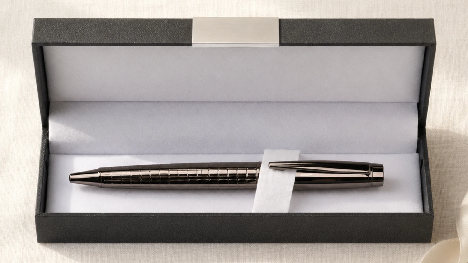 Hörner-Geschenkbox mit Kugelschreiber und persönlichem Gruß auf Premium-Papier