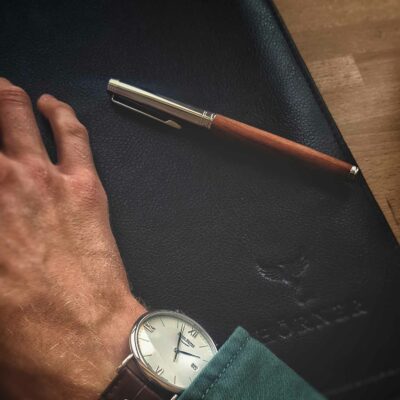 Hörner Legno Tintenroller personalisiert mit kappe aus Holz 0,7 mm in blau und schwarz