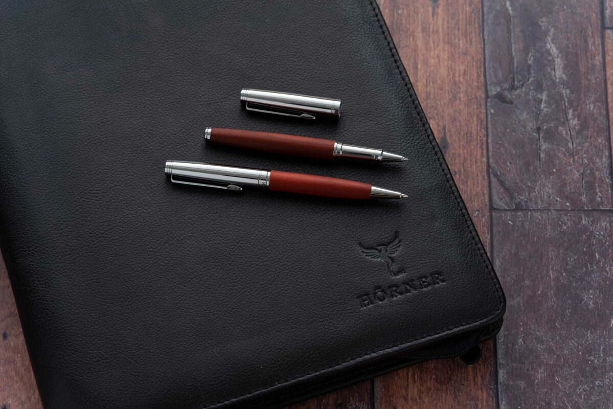 HÖRNER Legno Sandelholz Schreibset I Rotholz I Edler Tintenroller und Kugelschreiber I Werbekugelschreiber I Hochwertiges Werbemittel