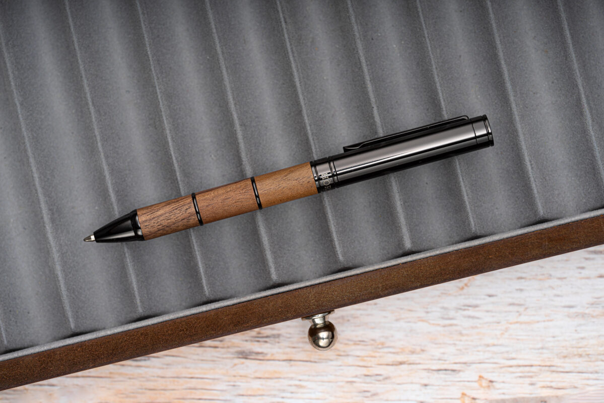 Obscurus Holzkugelschreiber aus Walnussholz mit Gravur