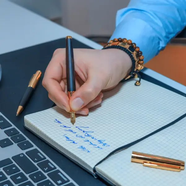 Alternative view of Legno Ebenholz-Gold Füllfederhalter
